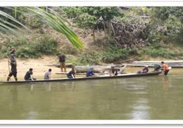 Boat ride to longhouse at Ulu Lemanak