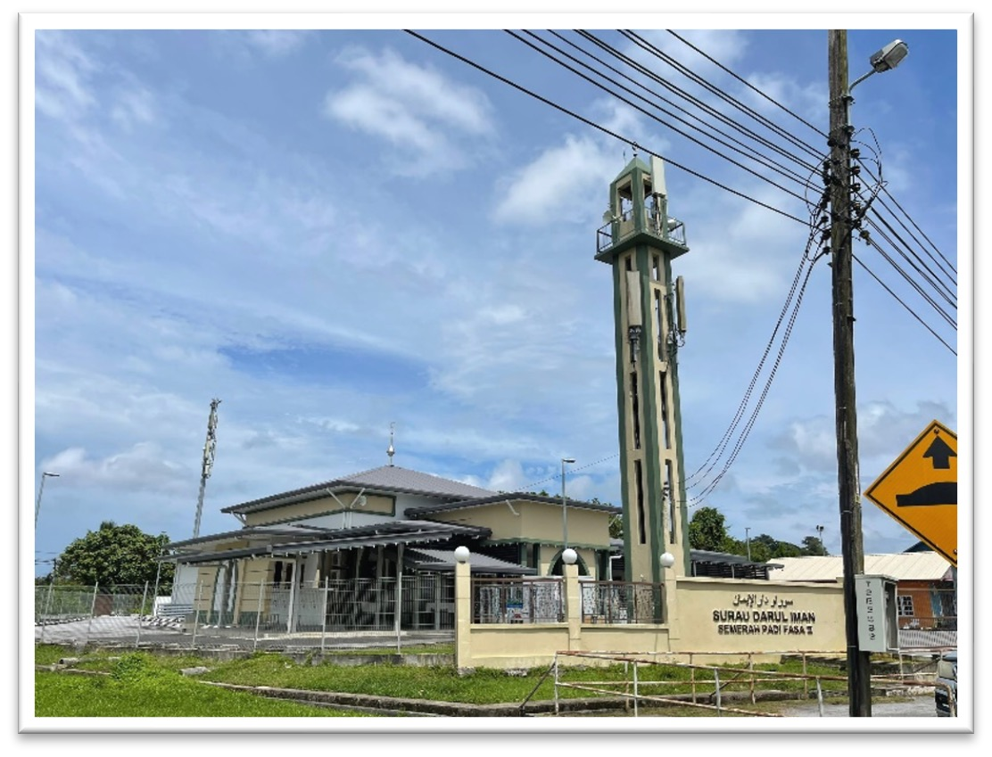 Exterior and interior view of 'new' Surau Darul Iman that 
							has since been demolished and is to be rebuilt
